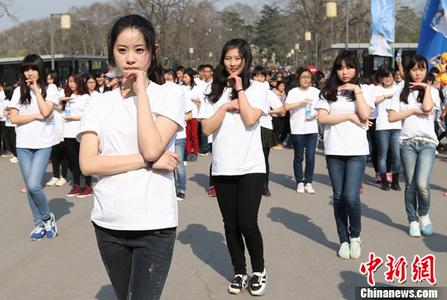 官方通报学校食堂吃出青虫蜗牛